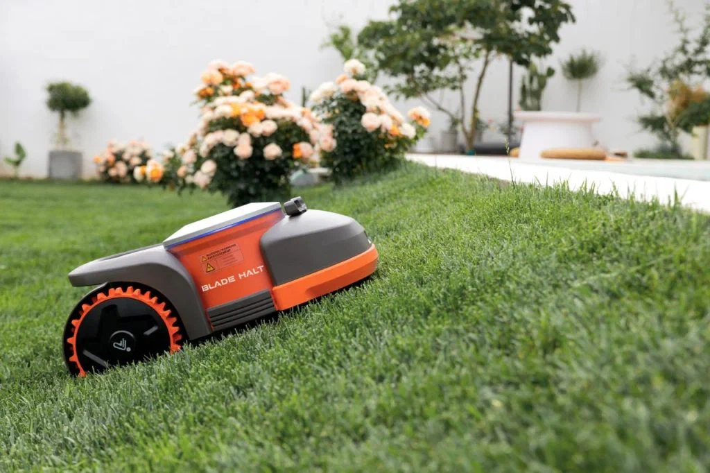 Advanced Sensors in Robot Lawn Mower Without Boundary Wire Devices